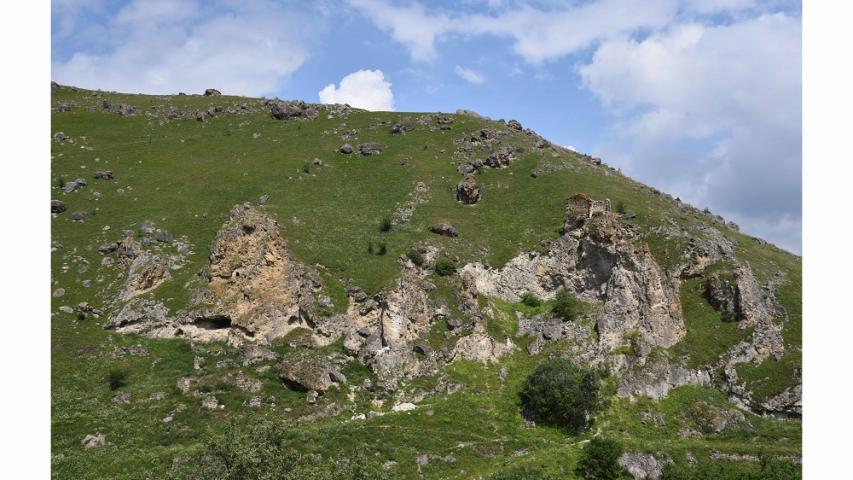 Наскальная крепость, с. Кадат