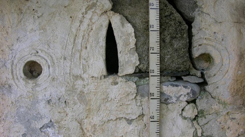 Геометрический орнамент на наружной поверхности алтарной стены