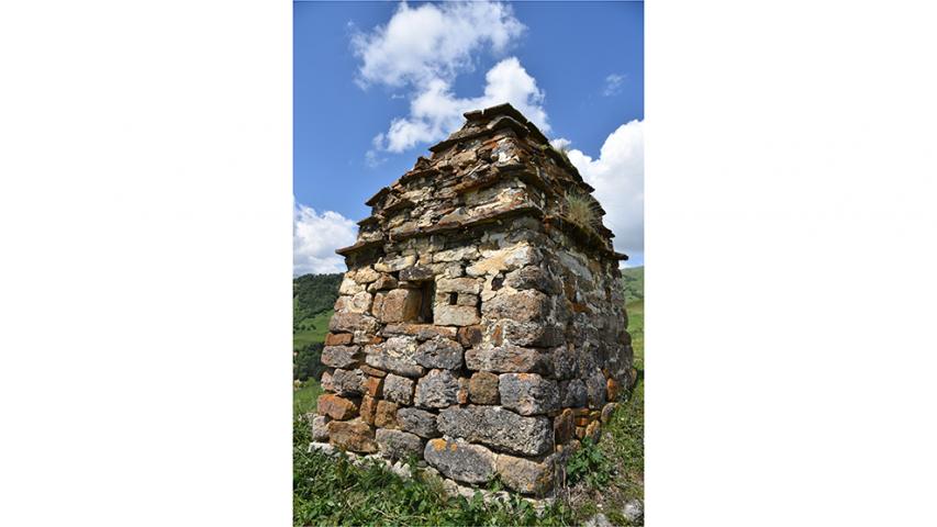 Склеповый некрополь с. Ход, склепы № 1, 3, 7. Склеп № 3
