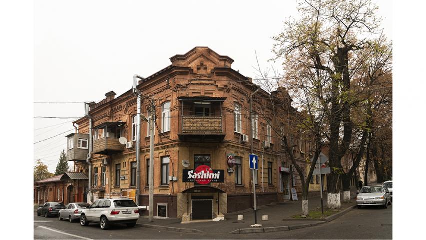 Дом, где в 1930–1939 гг. жил революционер и государственный деятель А. М. Джатиев.