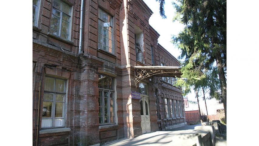 Училище одноклассное приходское («Пушкинская школа»), построенное в ознаменование 100-летия со дня рождения А. С. Пушкина. 1903 г.