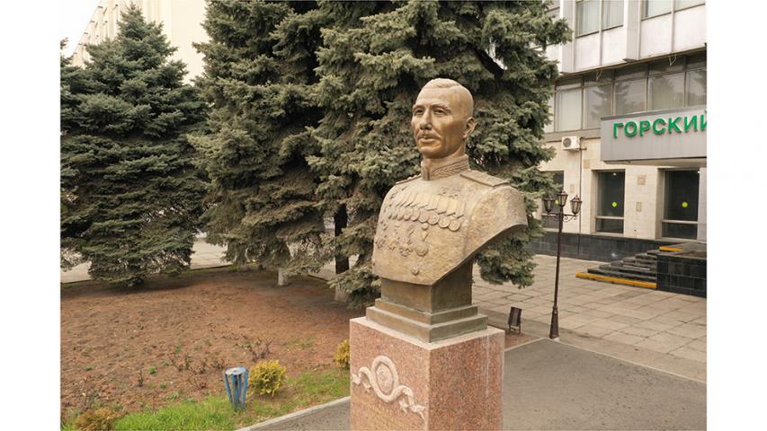Бюст генерала И. А. Плиева
