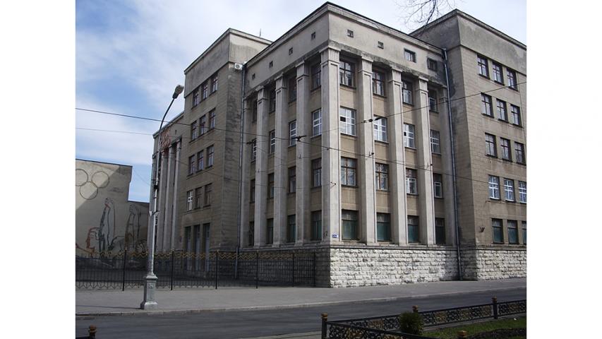 Здание Орджоникидзевского военного училища пограничных и внутренних войск НКВД CССР. 1937 г.